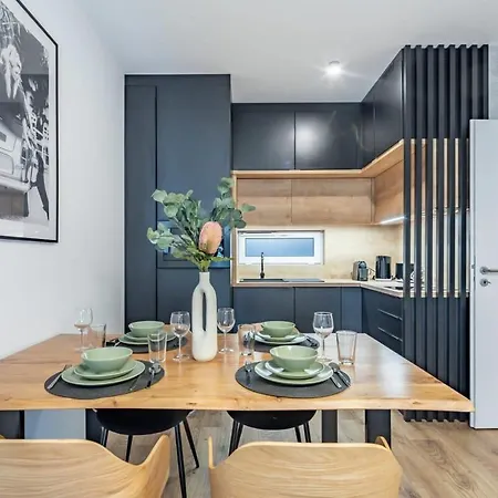 Rooftop Access - Luxy With Balcony Apartman *