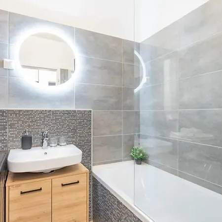 Apartman Rooftop Access - Luxy With Balcony